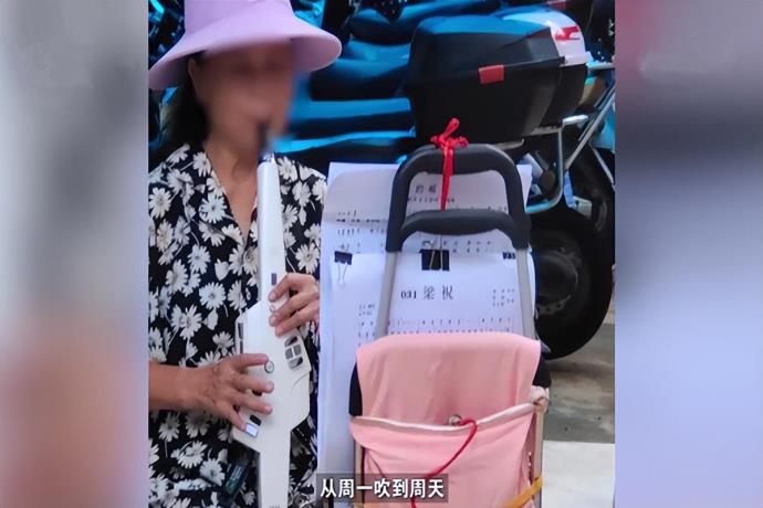 大妈连续10个月小区吹乐器扰民！网友：自私之人会老去么？的图片 -第2张