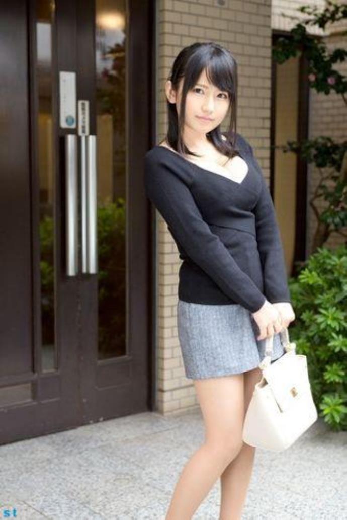 坂井里美：优雅而充满魅力的日本女演员的图片 -第1张