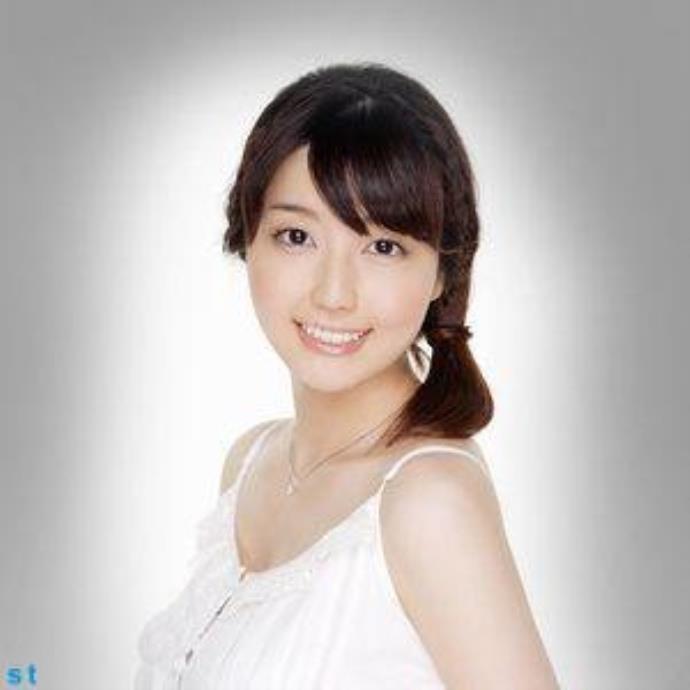 坂井里美：优雅而充满魅力的日本女演员的图片 -第3张